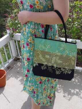 Ladies Japense Purse By Box The Purse is 100% Silk